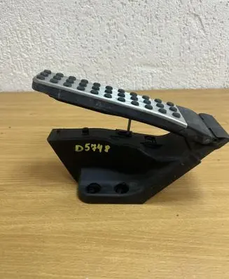 Mercedes-Benz GLC X253 C253 Accelerator throttle pedal A2533000104 D5748