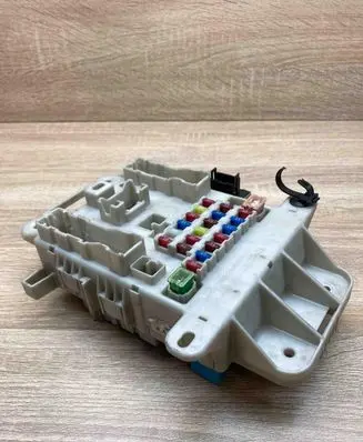 Toyota Land Cruiser (J120) Fuse module 8198050030 9098702027
