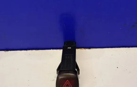 Volvo S80 Hazard light switch 9168302