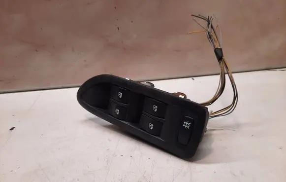 Renault Laguna II Electric window control switch 8200018985A