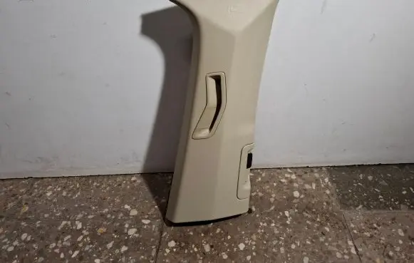Volvo XC60 (B) pillar trim (top) 30767129