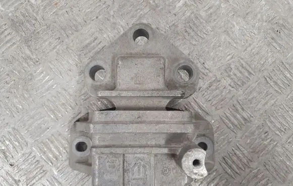 Jeep Compass Gearbox mounting bracket 00521153970