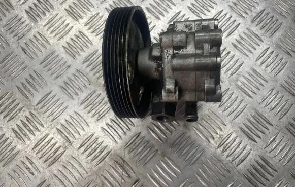 Peugeot 607 Power steering pump 9637000880
