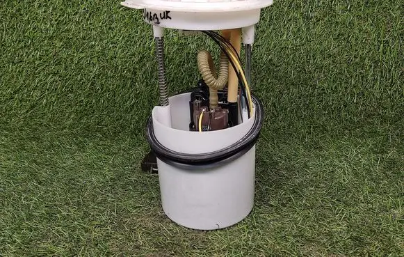 Volkswagen Jetta VI In-tank fuel pump 1K0919051CK A2C53323137