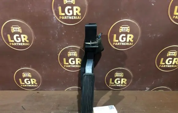 Mercedes-Benz E W211 Accelerator throttle pedal A2113000404