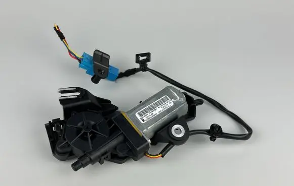 Mercedes-Benz C W205 Seat belt adjustment motor A2058600282 308362899AJ 3097420AD