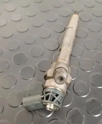 BMW 5 F10 F11 Fuel injector 7810702 21027 0445110479