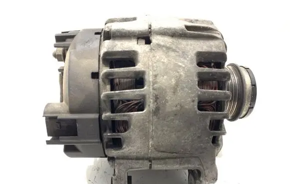 Volkswagen PASSAT B5.5 Generator/alternator 03L903023F