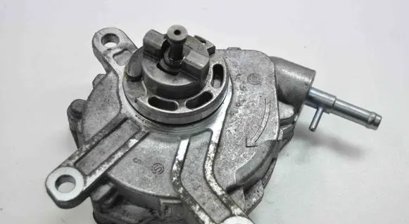 Toyota Avensis T270 Vacuum pump 22100895