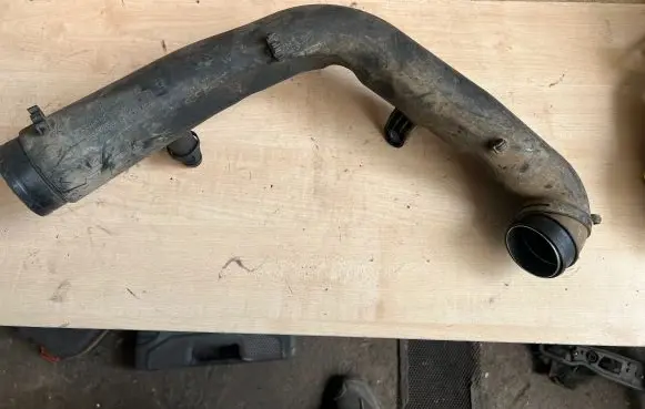 Skoda Octavia Mk2 (1Z) Air intake hose/pipe 1K0129654AA
