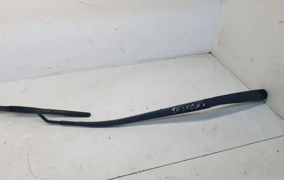 Hyundai Tucson TL Front wiper blade arm 2566