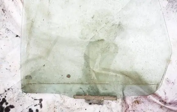 Volvo 460 Rear door window glass as2