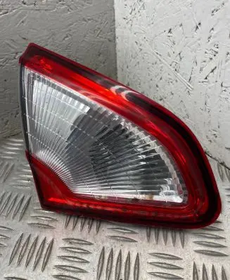 Nissan Qashqai Tailgate rear/tail lights B26555BR01A 89503189