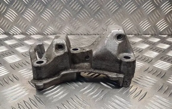 Peugeot 308 Engine mounting bracket 9681861680