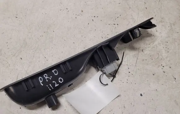 Rear door exterior handle/bracket