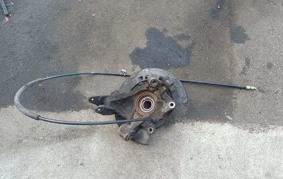 Rear wheel hub spindle/knuckle
