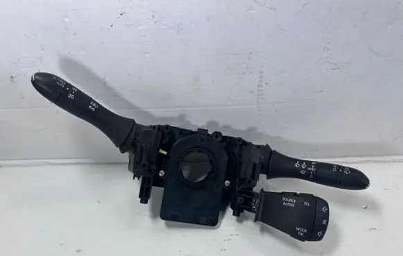 Renault Megane IV Tailgate/trunk/boot open switch 