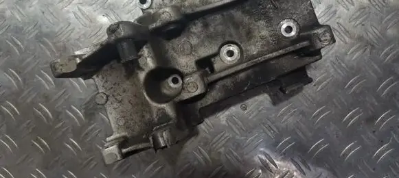 Peugeot 607 Engine mounting bracket 9634817980