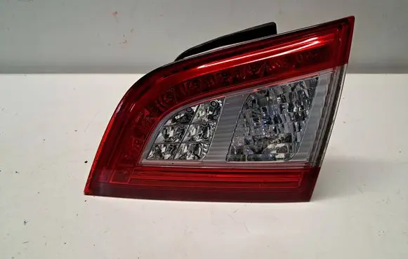 Tailgate rear/tail lights