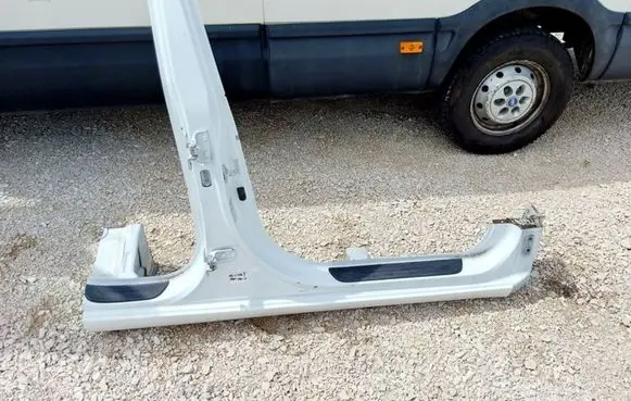 KIA Ceed Pillar (middle) 