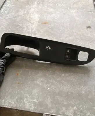 Volkswagen PASSAT B6 Front door window switch trim 3C1867171C