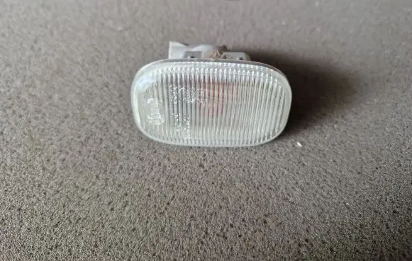 Toyota Hilux (AN10, AN20, AN30) Front fender indicator light