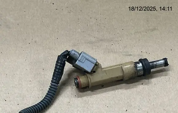 Toyota Prius (XW30) Fuel injector 2325037010
