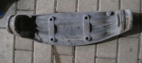 Maserati Quattroporte Rear differential/diff mount bracket 3455673