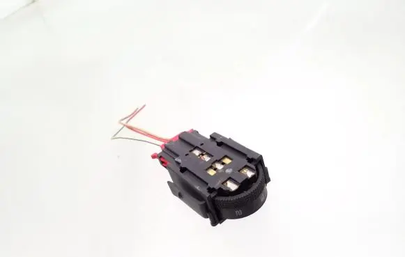 Volkswagen PASSAT B4 Headlight level height control switch 04050711