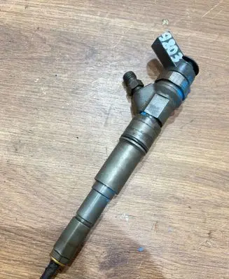 BMW 3 E90 E91 Fuel injector 7793836 0445110216