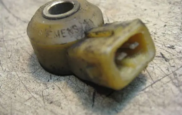 Volvo S70 V70 V70 XC Detonation knock sensor S1C2964001 20I5C20V SIEMENS