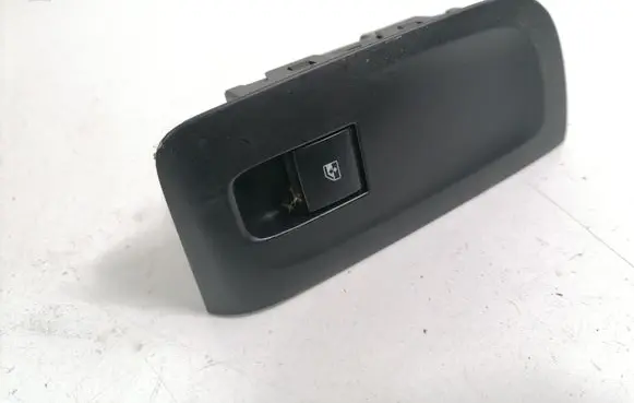 Opel Zafira C Electric window control switch 13301888