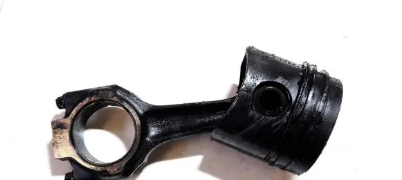 Ford Escort Piston with connecting rod s89ff