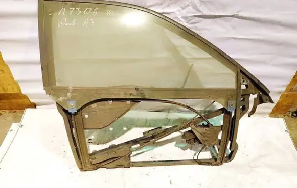 Audi A3 S3 8L Front door window/glass frame 