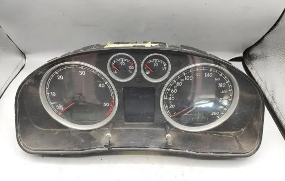 Volkswagen PASSAT B5 Speedometer (instrument cluster) 3B0920949A 040505193105