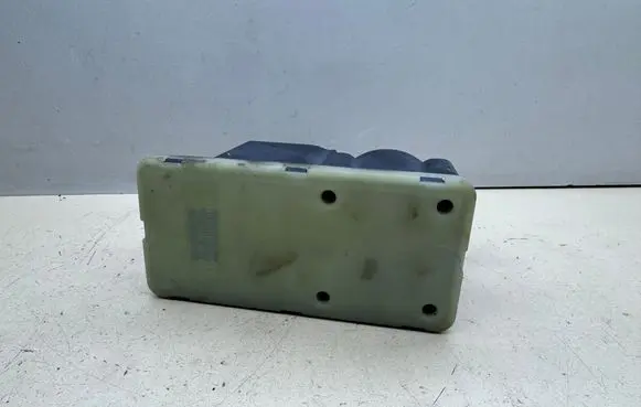 Mercedes-Benz E W124 Central locking vacuum pump 0008001448