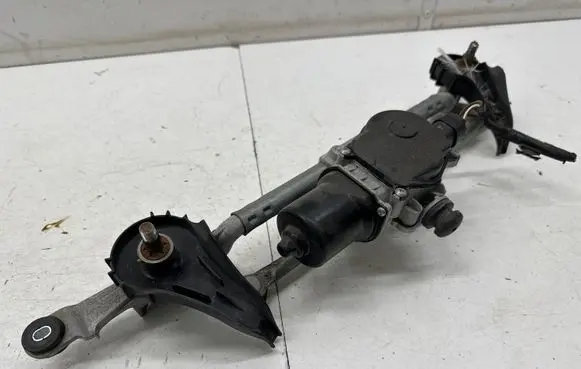 Mazda CX-3 Front wiper linkage and motor DA6C6737X