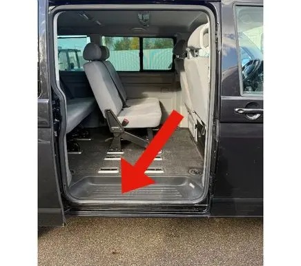 Volkswagen Transporter - Caravelle T5 Rear sill trim cover 7H0863725