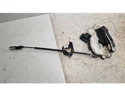 Volkswagen Golf VI Front door lock 5K1837015B