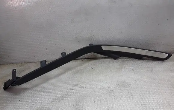 Volkswagen Phaeton Rear sill trim cover 3D5867765