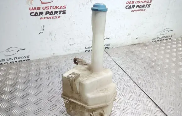 Hyundai Elantra Windshield washer fluid reservoir/tank 986102D000 986102D010