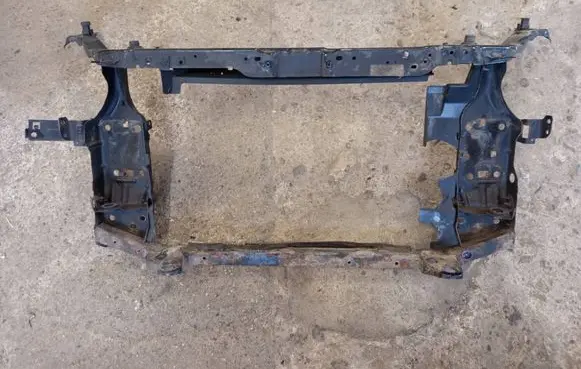 Nissan Qashqai+2 Radiator support slam panel
