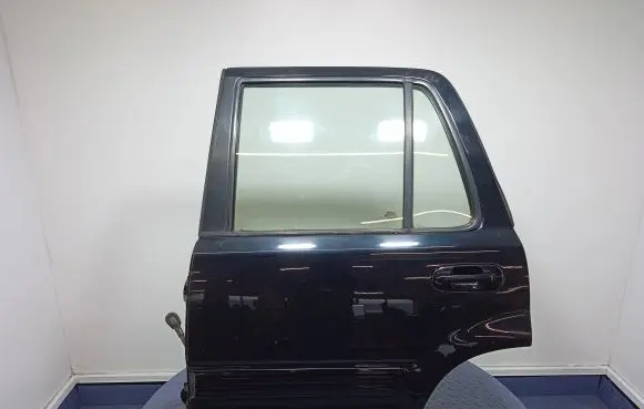 Honda CR-V Rear door