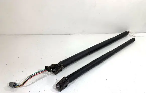 Ford Escape III Shock absorber/damper mounting bracket 