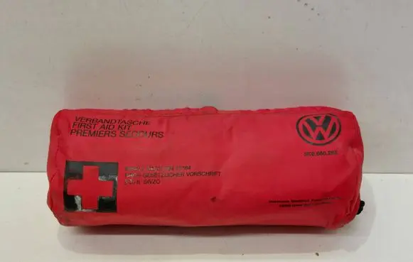 Volkswagen PASSAT B8 First aid kit 