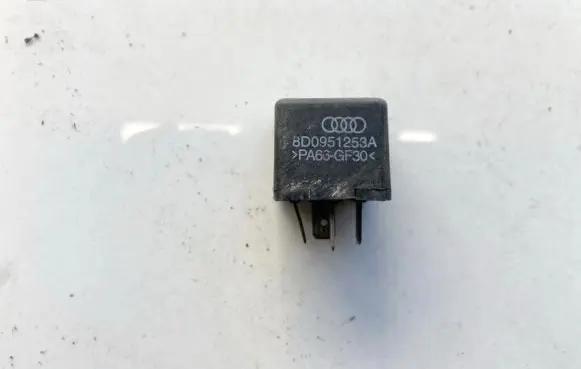 Audi A6 S6 C5 4B Other relay 8D0951253A