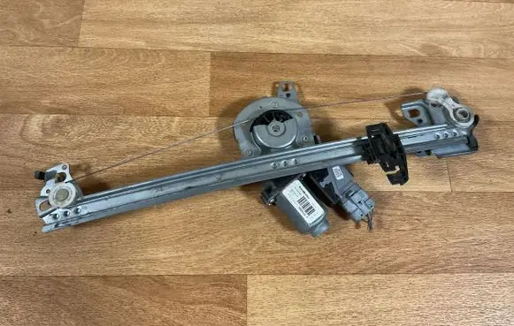 Citroen C3 Front door window regulator motor 400618F 0618
