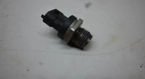 Volvo V70 Fuel pressure sensor 0281002707