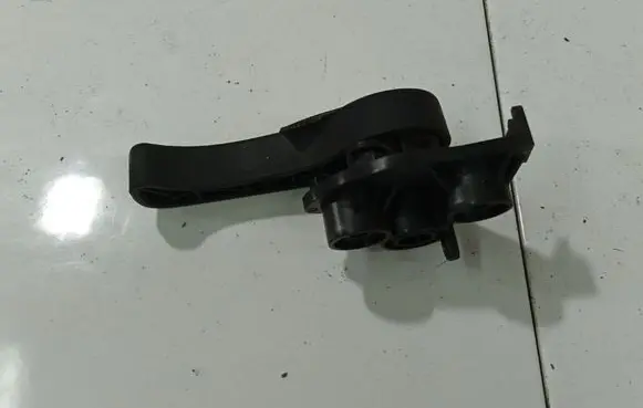 KIA Ceed Engine bonnet (hood) release handle 