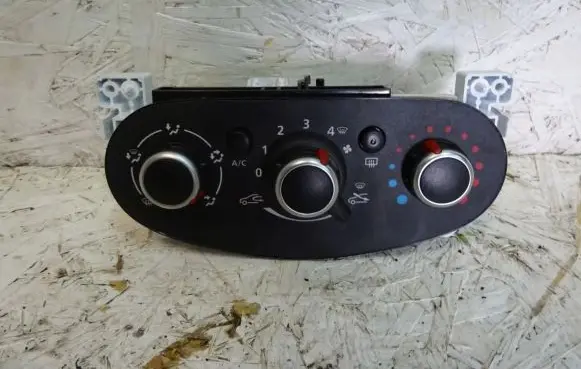 Dacia Sandero Climate control unit 5P3741700